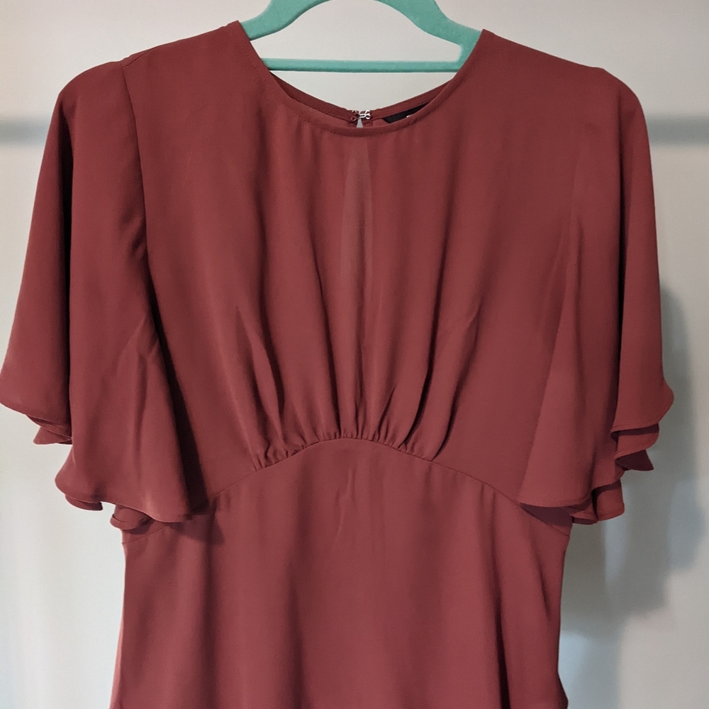 Express Short Sleeve Top with Keyhole Back